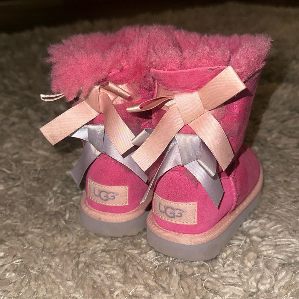UGGS